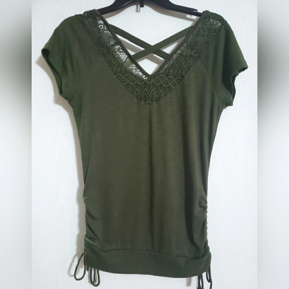 💥3/$30💥Olive Top - Picture 2 of 3